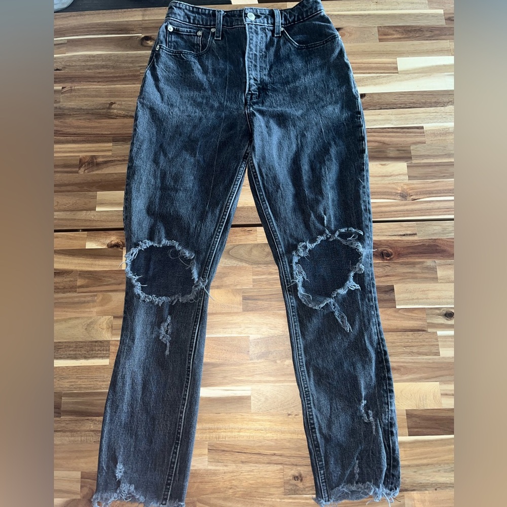 Abercrombie & Fitch Curve Love High Rise Mom Jean 27” Size 26/2R
